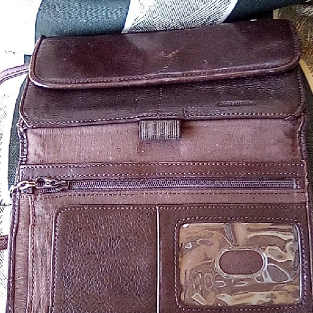 Fossil Crossbody Mini Clutch Wristlet Genuine Italian Leather.